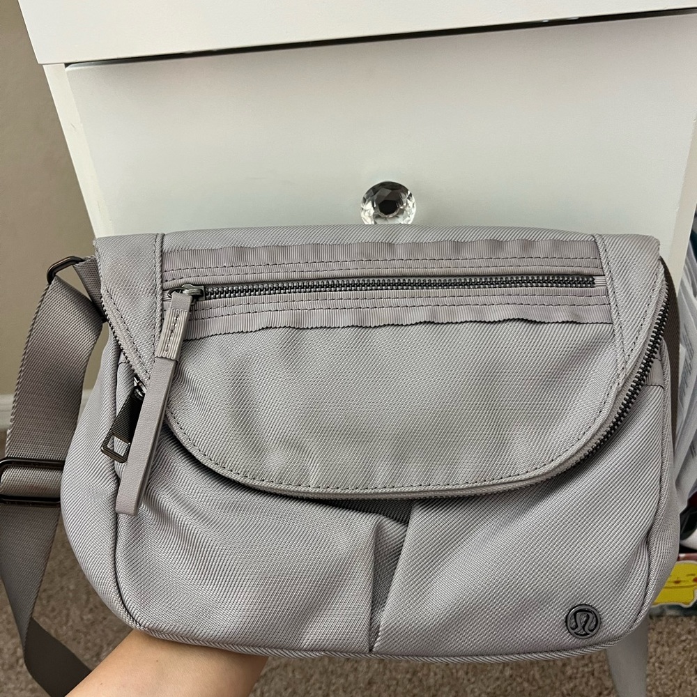 Lulu lemon crossbody bag